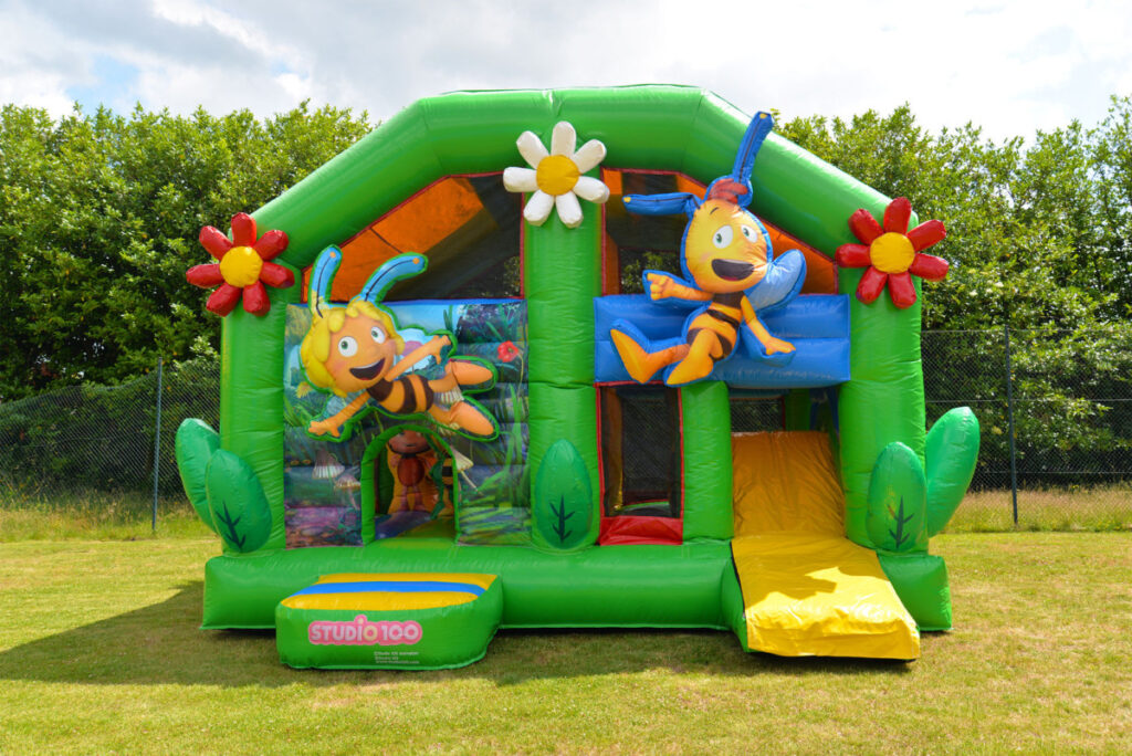 Maya de bij springkasteel